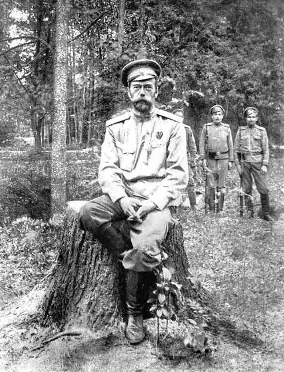 Фотография Николая Романова сделанная после его отречения в марте 1917 года и - фото 219