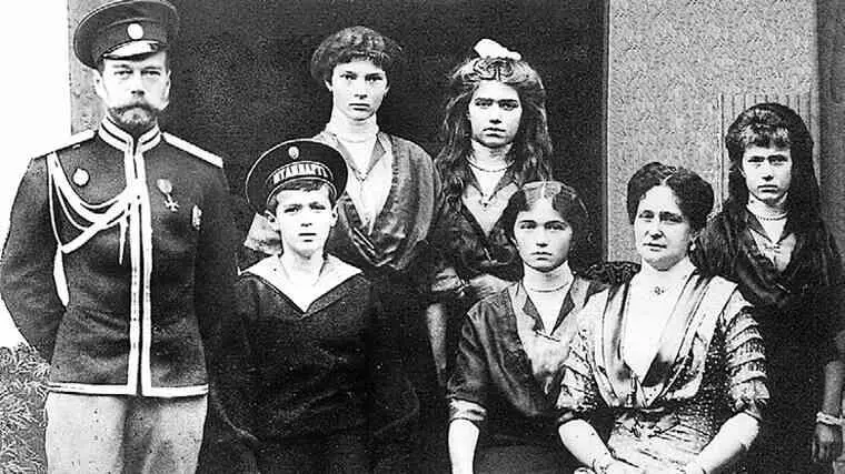 Николай II и его семья в Тобольске Жильяр рассказывает такой эпизод их - фото 221