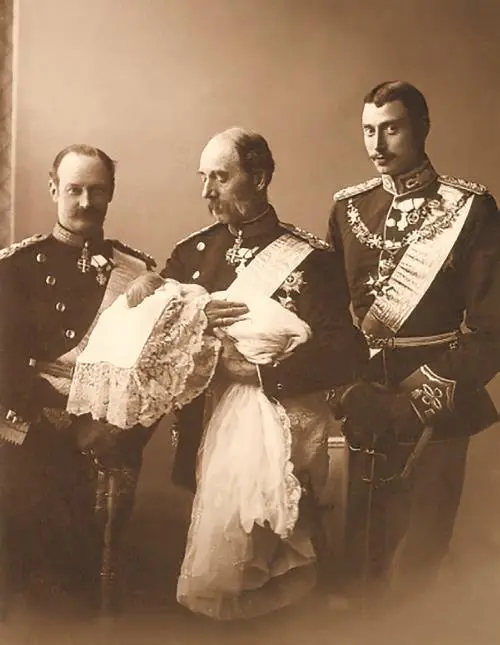 Король Кристиан IX король Кристиан X король Фредерик IX на руках будущая - фото 39
