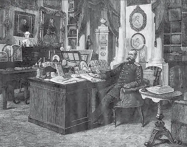 Александр II в своем кабинете 25 мая 1867 года во время посещения Всемирной - фото 50