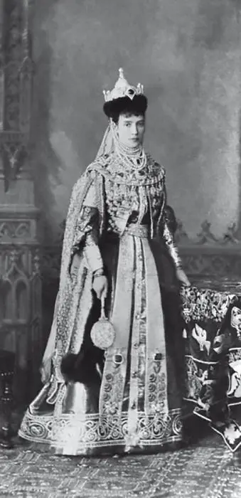 Императрица Мария Федоровна в русском костюме 1880е годы В тяжелый 1881 год - фото 56