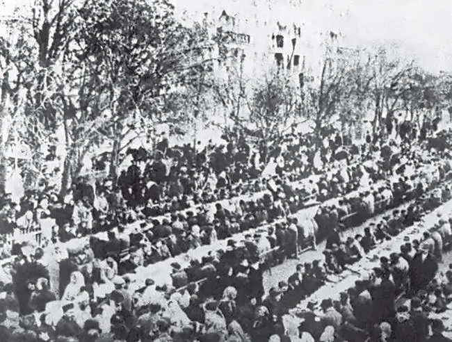 Поминальный обед на набережной в Ялте 27 октября 1894 года День 28 октября - фото 99