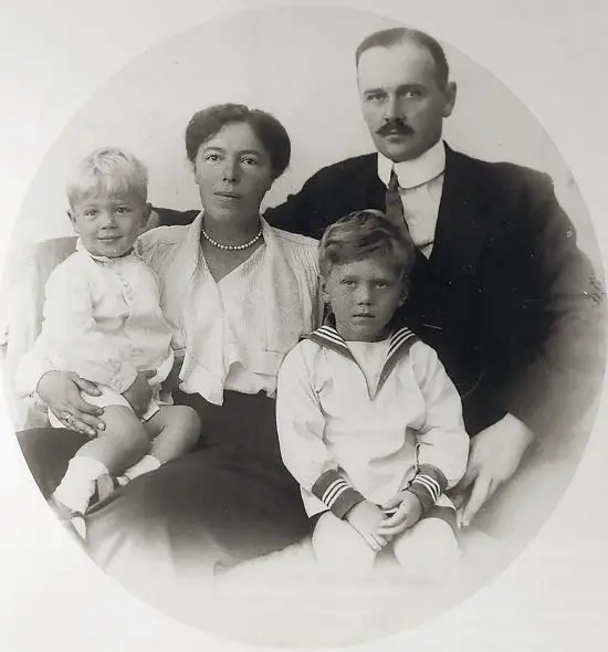 Великая княгиня Ольга Александровна с мужем полковником НА Кульковским и - фото 142