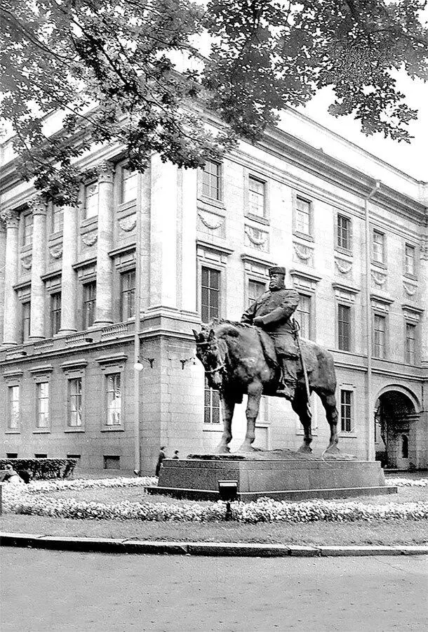 Памятник Александру III Современное фото И наконец философ серебряного века - фото 57