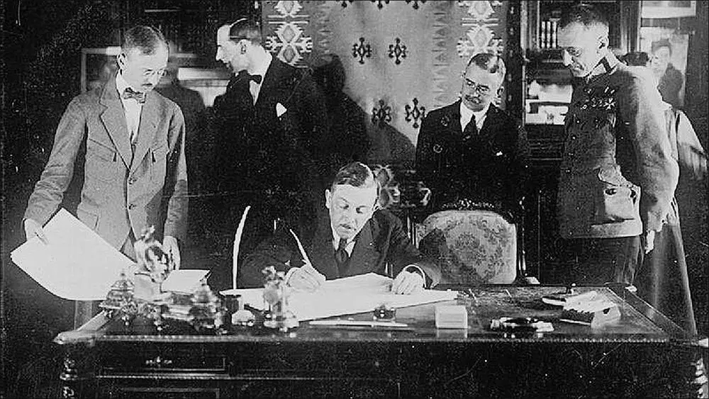 Оттокар Чернин подписывает Брестский договор с Россией 3 марта 1918 г - фото 36