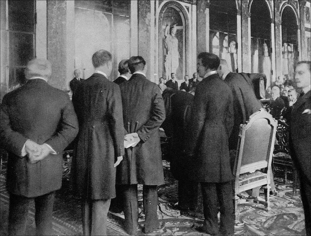 Германская делегация подписывает Версальский мирный договор 1919 г Сноски - фото 38