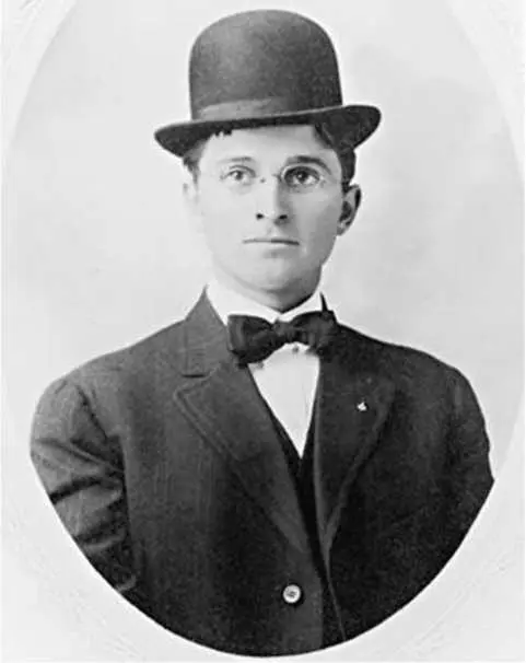 Молодой Гарри Трумэн 18841972 будущий президент США с гордостью надевший - фото 66