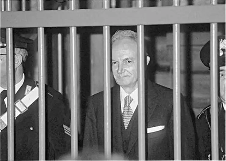Микеле Сидона 19201986 который выпил кофе с цианидом после того как его - фото 72