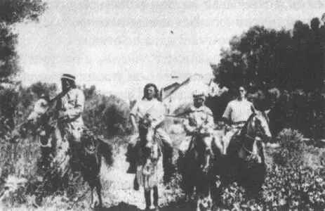 Гидеоны ЗихронЯков 1910 Поблизости от ЗихронЯкова днем и ночью сновали - фото 48