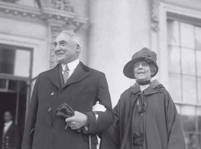 Президент США Уоррен Гардинг и миссис Гардинг 1923 г Уоррен Гардинг и - фото 11