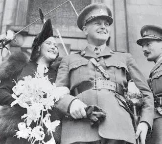 Памела Дигби и Рэндольф Черчилль в день свадьбы 1939 г Алан Фридман в - фото 65