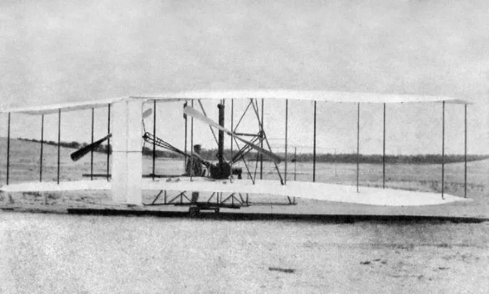 Рис 1216 Орвилл Райт у аэроплана 1903 г Уилбур Райт 18671912 и его брат - фото 148