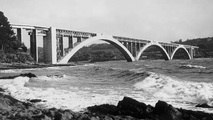 Рис 146 Мост через реку Элорн Брест Франция Опоры строились двумя - фото 167