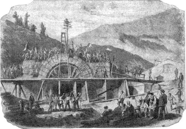 Рис 148 Укладка последнего камня в арку входа в тоннель МонСени в - фото 169
