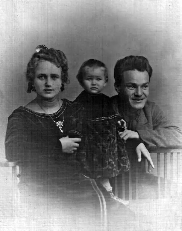 Семья Нюренберга 1924 23 февраля Сегодня уезжаем в Елисаветград Успокоить - фото 29