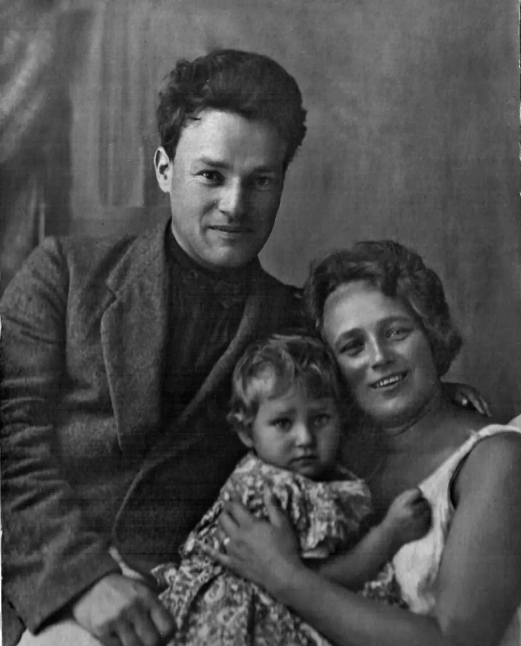 Cемья Нюренберга 1926 Писал на берегу каналов Опять влюбляюсь в Париж - фото 38