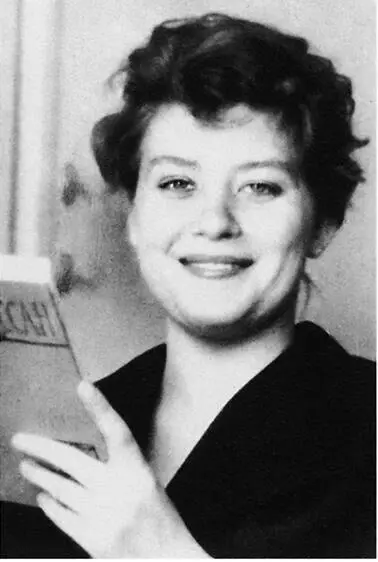 Е Образцова 1960 После школы подала заявление в радиотехнический институт и - фото 23