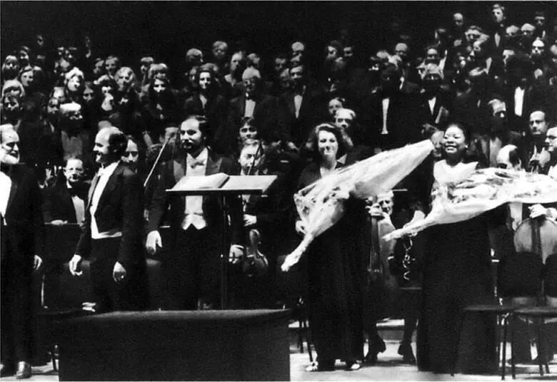 После исполнения Реквиема Дж Верди Париж 1978 Скажи пожалуйста - фото 121