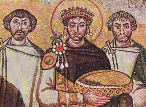 Рис 122 Император Юстиниан со свитою Деталь стенной мозаики церкви - фото 133