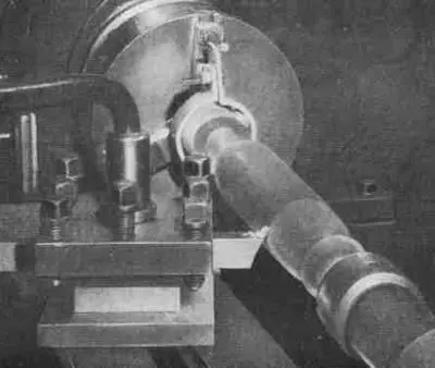 Рис 313 Обработка стекла на токарном станке Рис 314 Балясины выточены - фото 332