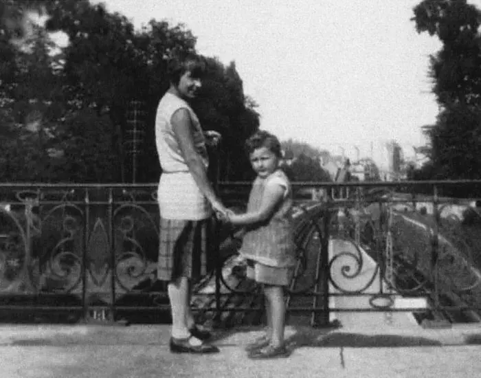 Марина Цветаева с сыном Франция Медон 1928 г Мать и сын На этой - фото 17