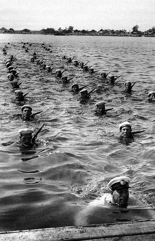 Участники военизированного заплыва на Химкинском водохранилище 1939 г Фото - фото 57
