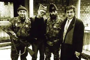 С четниками в Еврейском Гроби пригороде Сараево Крайний справа Йован - фото 2