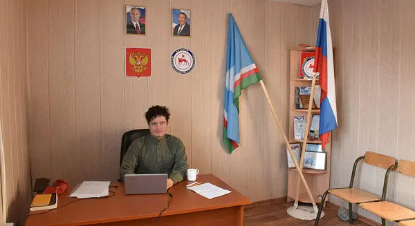 Юсси Конттинен в рабочем кабинете в компании первых лиц России и Якутии Здание - фото 116