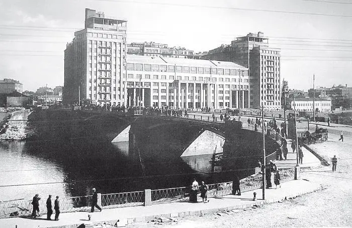 Дом на набережной Фото Я Бродского 1934 Большой Каменный мост еще - фото 52