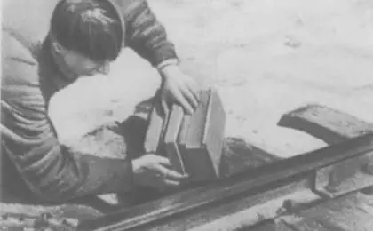 Подарок врагу Белорусы не будут рабами Батька Минай с киноленты - фото 4