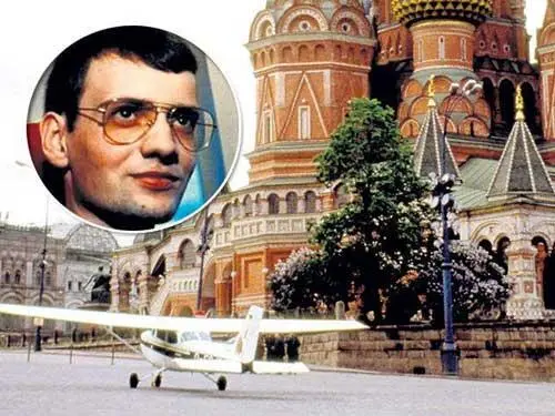 В Москву Григорий прилетел вместе с Матиасом Рустом в тот же день когда - фото 4