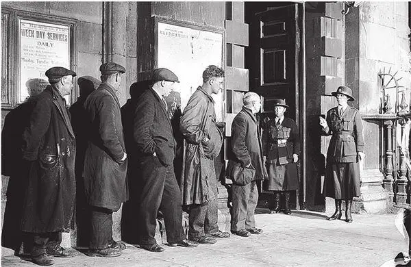 Британские безработные 1930е гг Вожди мирового фашизма Адольф Гитлер - фото 8
