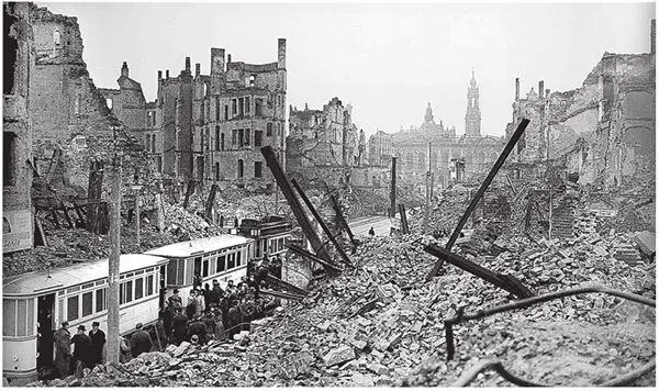 Война в тылу Дрезден в руинах 1945 г Война в тылу Хиросима после атомной - фото 16