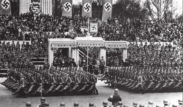 Парад в честь дня рождения Адольфа Гитлера 1939 г Председатель Мао Мао - фото 54