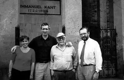 С Ежи Гофманом Калининград 1994 г Фильмы Ежи Гофмана это только история - фото 75