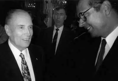 С президентом Франции Франсуа Миттераном 1995 г Я очень критически на это - фото 76