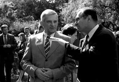 С премьерминистром Польши Ежи Бузеком 1999 Г И не дала Франции победить - фото 77