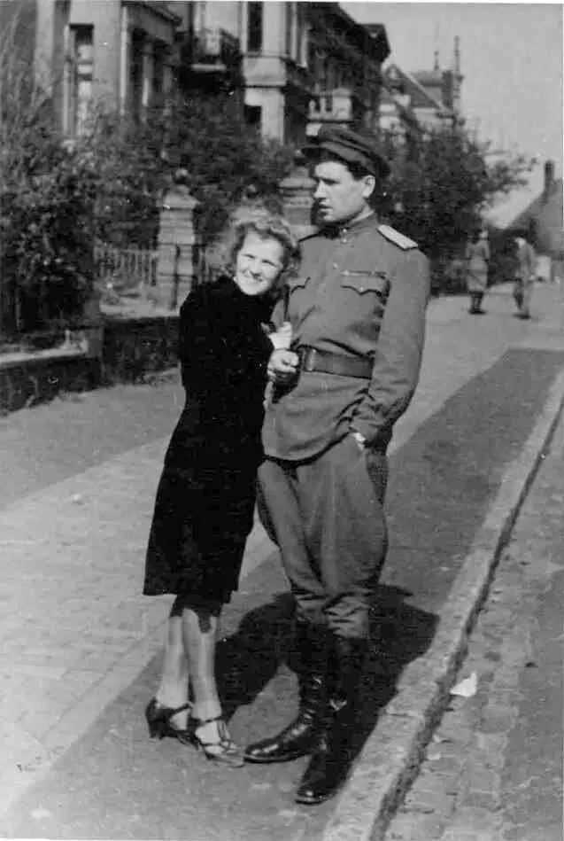 Германия май 1946 года Одна из первых семейных фотографий Конечно они при - фото 25