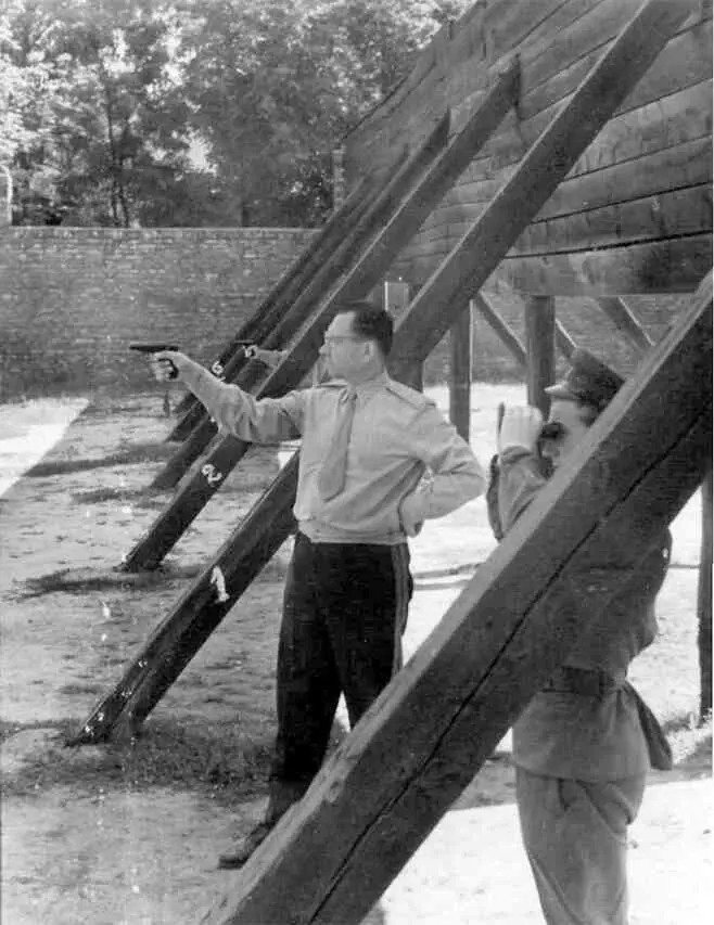 Будапешт июнь 1965 На тренировке по стрельбе Правительство Имре Надя было - фото 53