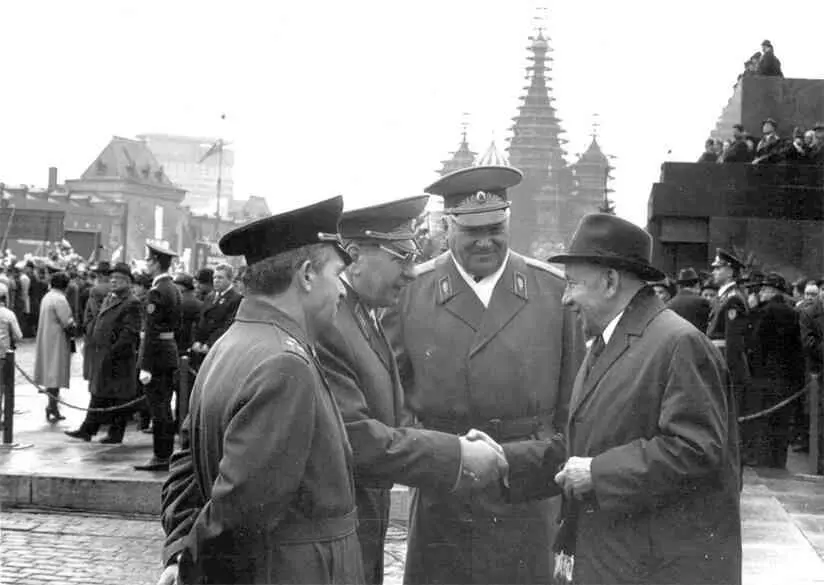 1979 год Москва Празднование годовщины Великой Октябрьской Социалистической - фото 68