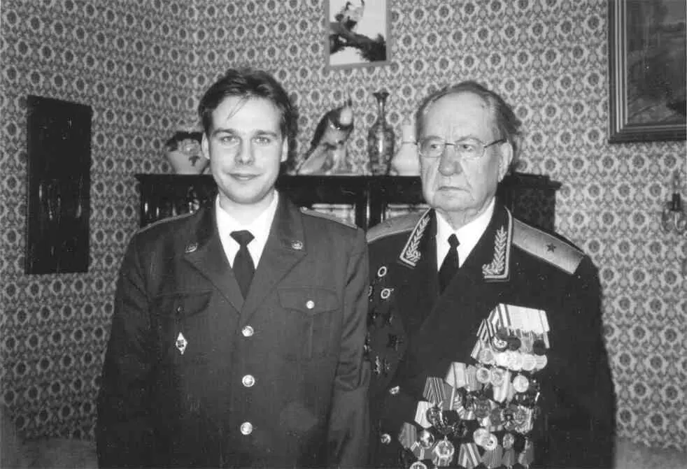 С внуком Андреем Все что я говорил ребятам они внимательно выслушивали - фото 76