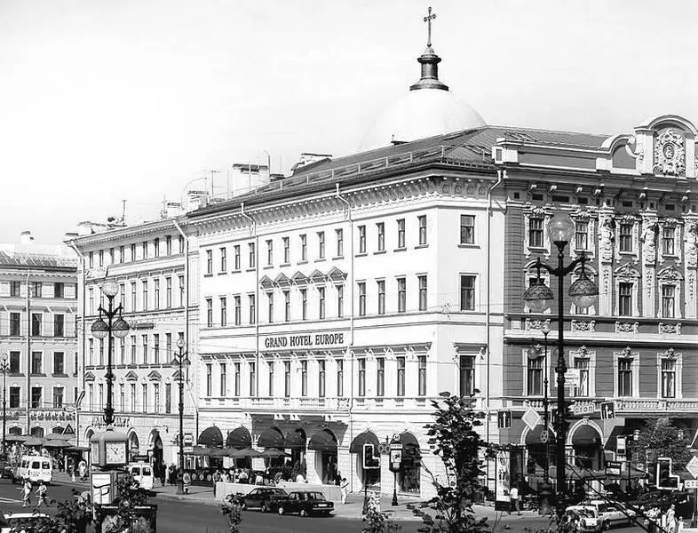 Гостиница Европейская Фото 2004 г На углу Невского проспекта и Михайловской - фото 44