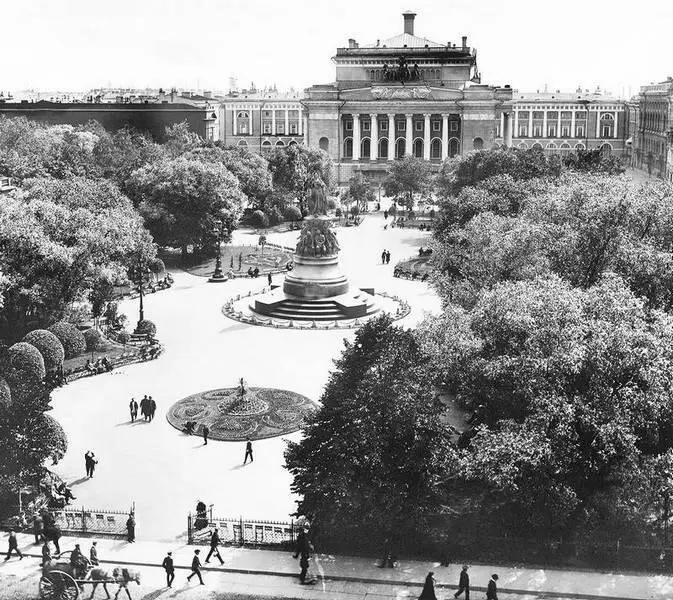 Екатерининский сквер и Александринский театр Фото 1900х гг В 18281832 - фото 57