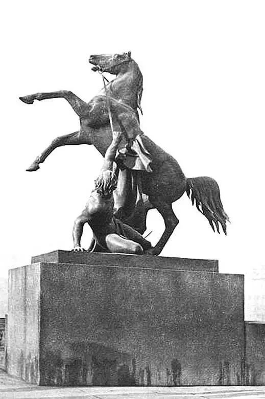 Конная группа на Аничковом мосту Начало XX в Конная группа на Аничковом - фото 65