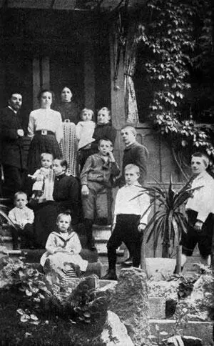 Семья Крекер в 1912 году Рассказ об этом событии стал чудесным свидетельством - фото 15