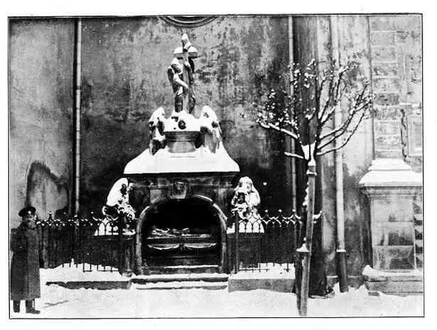 Львов У Кафедрального костела Зима 1914 1915 гг Затем начальником - фото 102