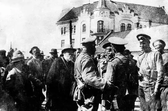 На Лычаковской рогатке 3 сентября 1914 г Первый казачий патруль во Львове - фото 31
