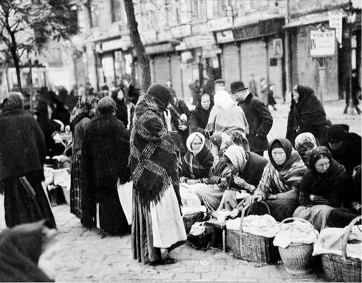 Львов Торговля на площади Рынок Бона города Львова 1 крона 1914 г - фото 73