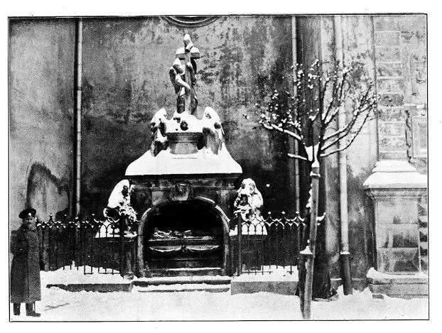 Львов У Кафедрального костела Зима 1914 1915 гг Затем начальником - фото 102