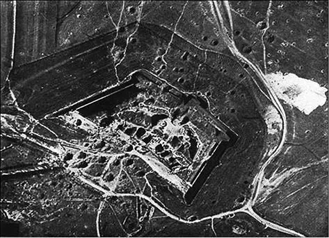 Один из фортов Перемышля Русская аэрофотосъемка Русские войска на улице - фото 151